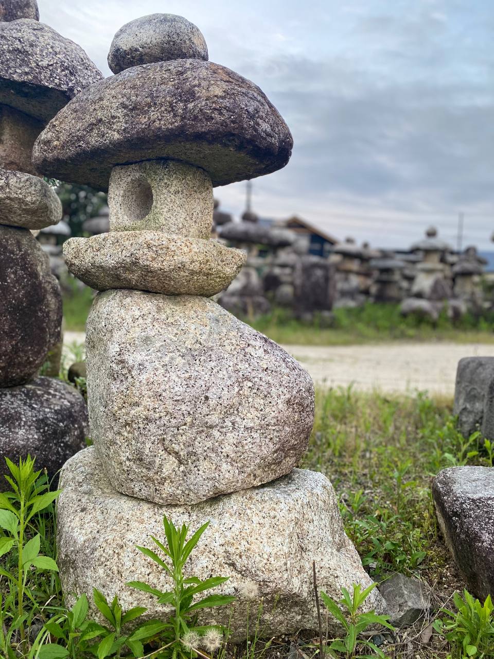 三重県三重郡菰野町の伊藤石材店手作り灯籠「灯籠寄助」